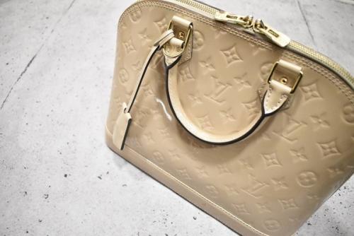 LOUIS VUITTON のルイ ヴィトン