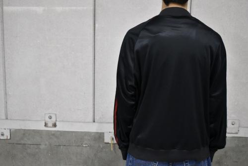 adidasのアディダス