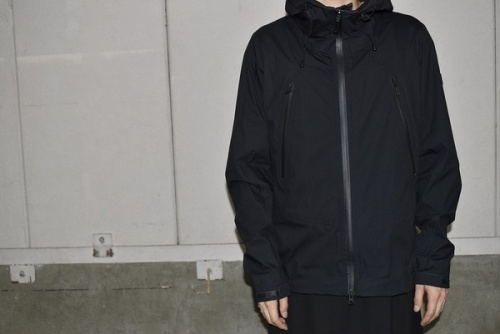 アウトドアブランドのDESCENTE ALLTERRAIN