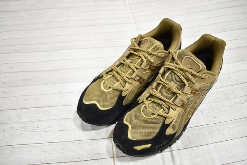 スニーカーのAWAKE NY