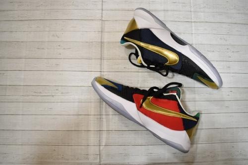 NIKE×UNDEFEATEDのナイキ×アンディフィーテッド