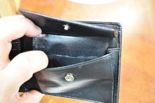 バレンシアガのロゴプリント２つ折り財布