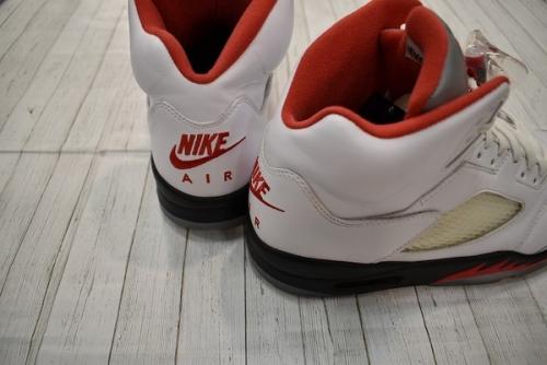 ナイキのAIR JORDAN 5 RETRO