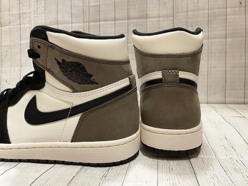 AIR JORDAN 1 RETRO HIGH OGのレアスニーカー　新入荷