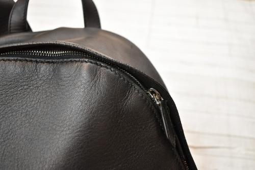 パンチングロゴバックパックの新入荷　立川