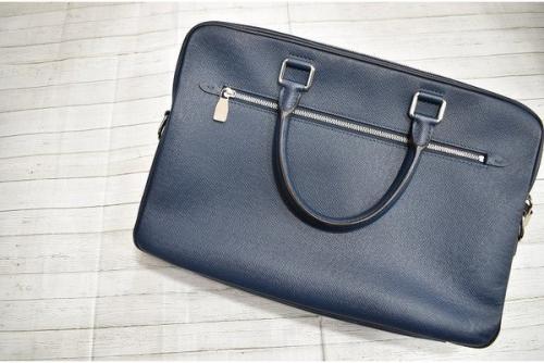 LOUIS VUITTON のルイ ヴィトン