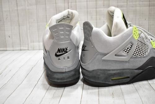 ナイキのAIR JORDAN 4 RETRO SE