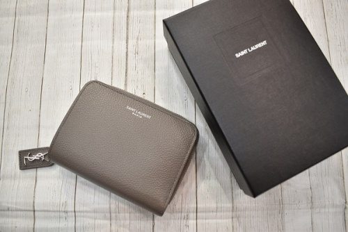 ビジネスアイテムのSaint Laurent Paris