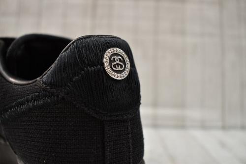 AIR FORCE 1 LOW TRIPLE BLACKのコラボスニーカー