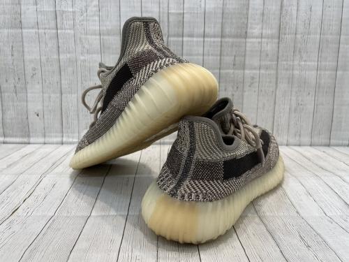 アディダスのイージーブースト350V2