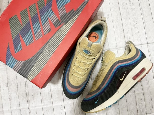 レアアイテムのNIKE