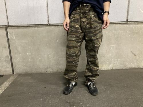 ダブルアールエルのリバーシブルカモキャンバスパンツ