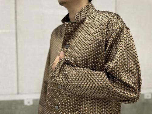 ネズヨウヒンテンの総柄ジャケット