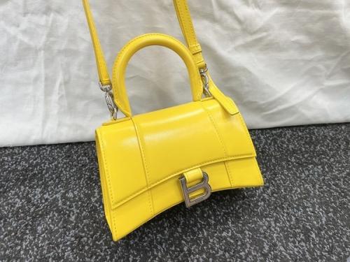 アワーグラスシェイプXSショルダーバッグの592833