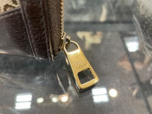 グッチのラウンドファスナーウォレット