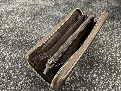 ラウンドファスナーウォレットの財布