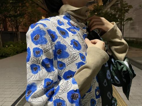 クリスチャン ワイナンツのフラワープリントアシンメトリーワンピース