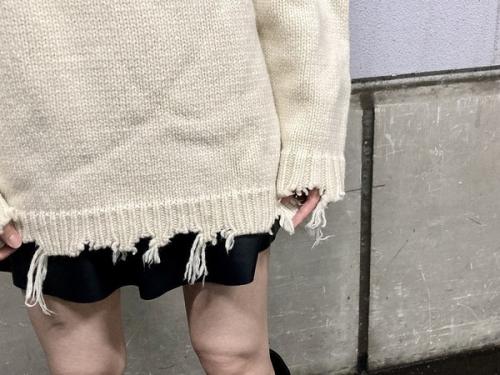 パーバーズのクラッシュ加工オフタートルネックニット