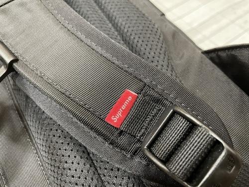 S Logo Expedition Backpackのコラボモデル