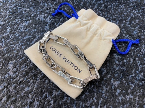 ラグジュアリーブランドのLOUIS VUITTON 　