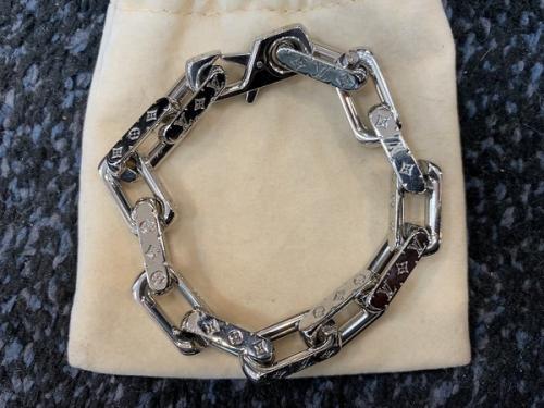 LOUIS VUITTON 　のルイ ヴィトン　