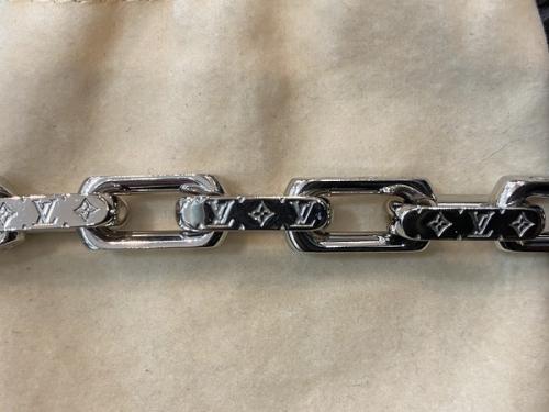 ルイ ヴィトン　のモノグラムチェーンブレス