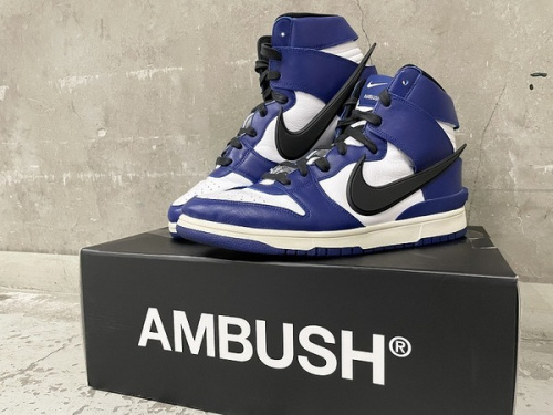 スニーカーのNIKE × AMBUSH