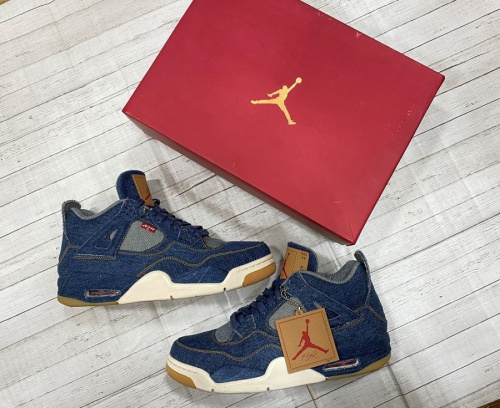 スニーカーのNIKE × LEVI’S