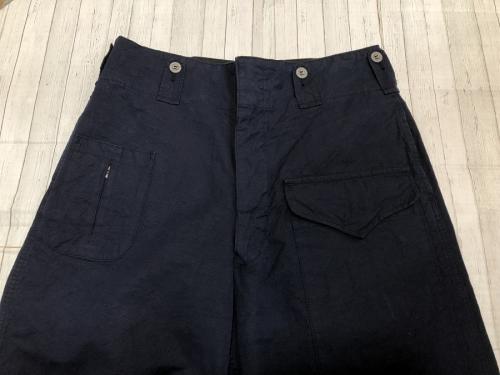 ボトムスのカーゴパンツ