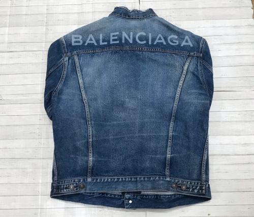 バレンシアガのバックロゴデニムジャケット