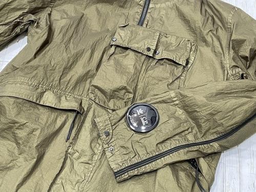 adidasのアディダス