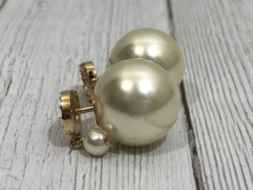 クリスチャン ディオールのメタルレジンパールクリスタルTRICKY