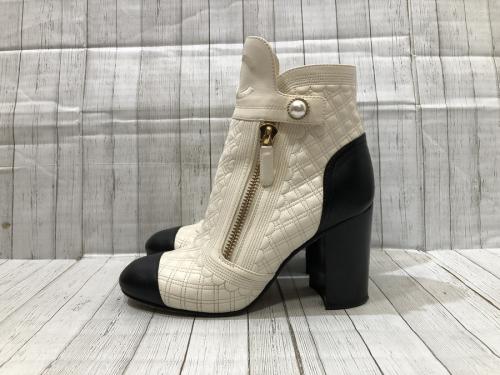 シャネルのココマークマトラッセレザーシューズ