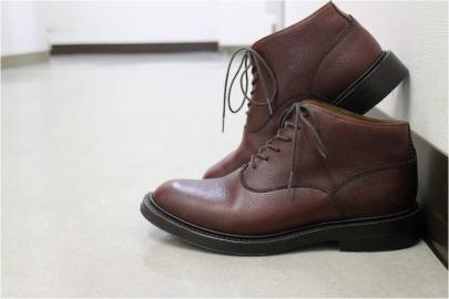 「Tricker'sのチャッカブーツ 」