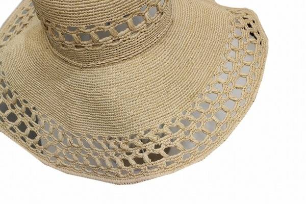 UVケアをおしゃれに♪小顔効果バツグンのHELEN KAMINSKI入荷