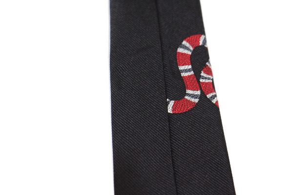 GUCCIの人気モチーフ”キングスネーク”のネクタイをお買取しました