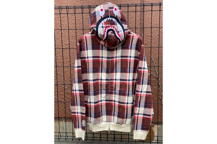 A BATHING APE シャークパーカー 赤 グレー A BATHING APE シャークパーカー 赤 グレー 美品 A BATHING APE