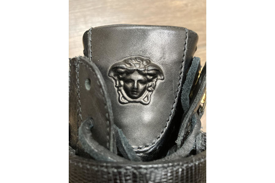 Versace ヴェルサーチ レザーハイカットスニーカーのご紹介 07 17発行 Versace ヴェルサーチ レザーハイカットスニーカーのご紹介 07 17発行