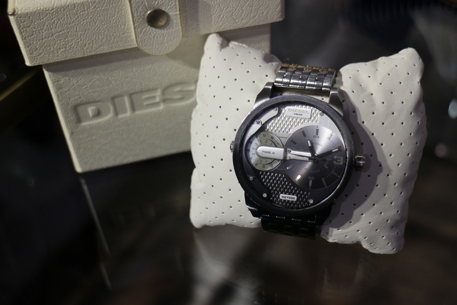 DIESEL/ディーゼル】からガンメタルのミリタリーテイストな