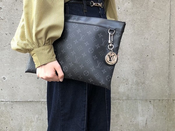 極美品 現行モデル✨ルイヴィトン モノグラム エクリプス ショルダーバッグ 箱有 LOUIS VUITTON 【新品同様】ルイヴィトン モノグラムエクリプス