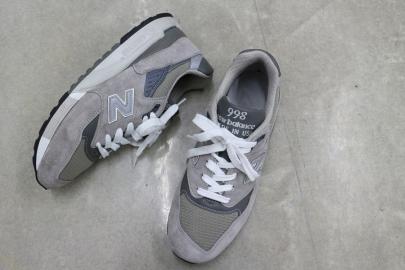 「スニーカーのNEW BALANCE 」