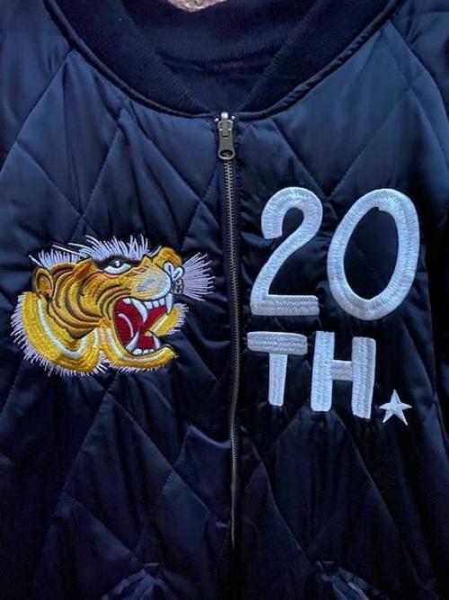 リバーシブル✨刺繍✨極美品✨EVISU エヴィス シカジャン 龍 迷彩 ロゴ Evisu/エヴィス】の20周年記念リバーシブルスカジャンをご紹介