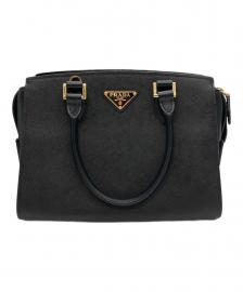 【PRADA / プラダ】ガレリア｜日常を格上げする「サフィアーノ」の機能美と知性