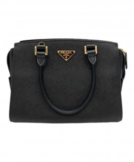 「ラグジュアリーブランドのPRADA 」