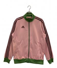 「スポーツブランドのadidas 」