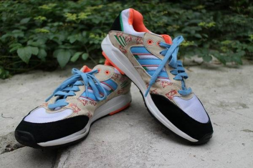 adidasのアディダス