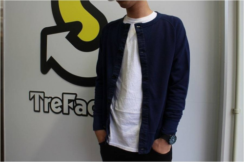 スウェットのネイビー