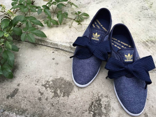 adidasのアディダス