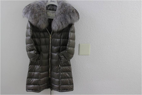 ダウンコートの市川