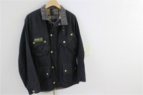 Barbourのオイルドジャケット